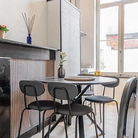 6 Stylish & Comfortable , Heart Of Apartment *