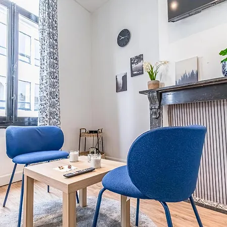 6 Stylish & Comfortable , Heart Of Apartment