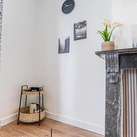 6 Stylish & Comfortable , Heart Of Apartment