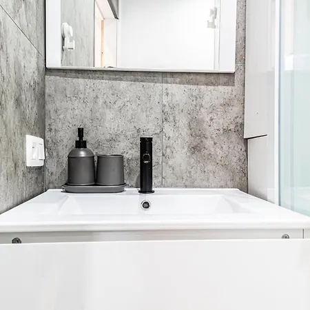 6 Stylish & Comfortable , Heart Of *