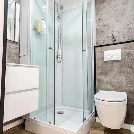 6 Stylish & Comfortable , Heart Of דירה