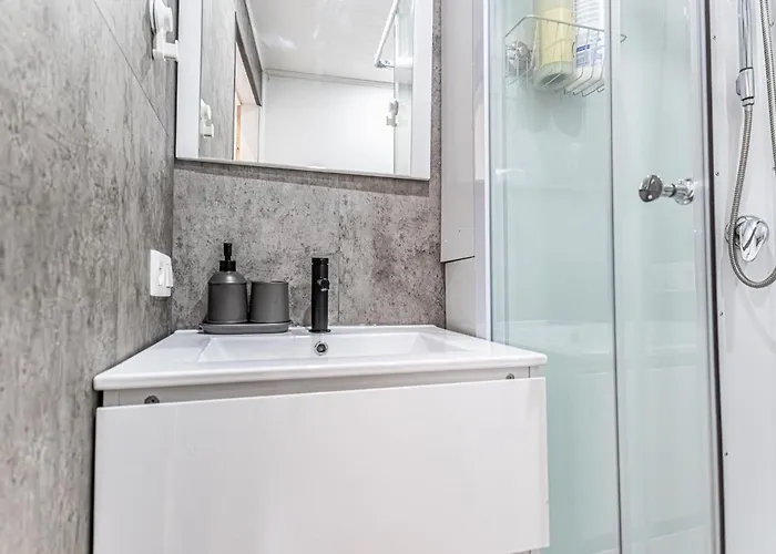 6 Stylish & Comfortable , Heart Of